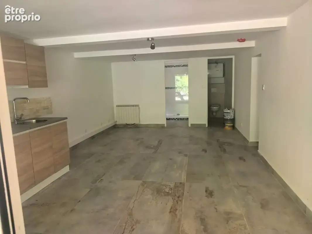 Fréjus,  3 Bureaux / locaux avec terrain - photo 8
