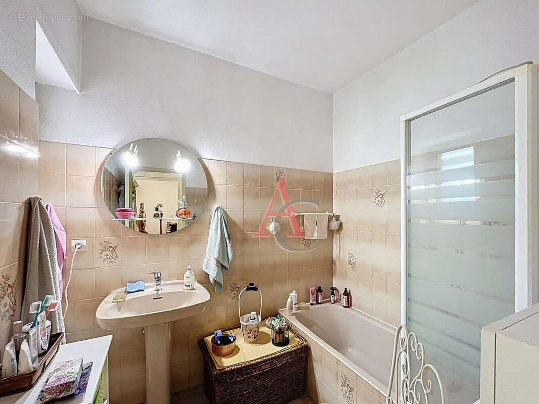 Appartement à SAINT-LAURENT-DU-VAR