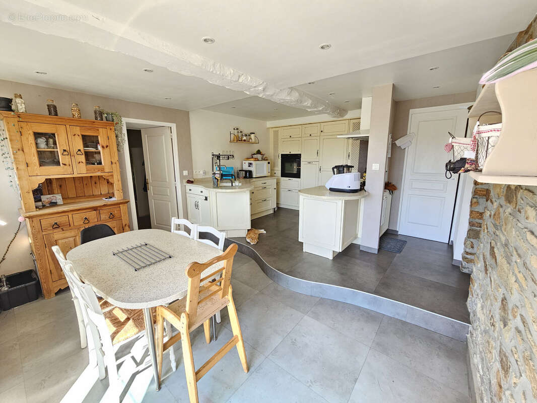 Maison à SAINT-CLAIR-DE-HALOUZE