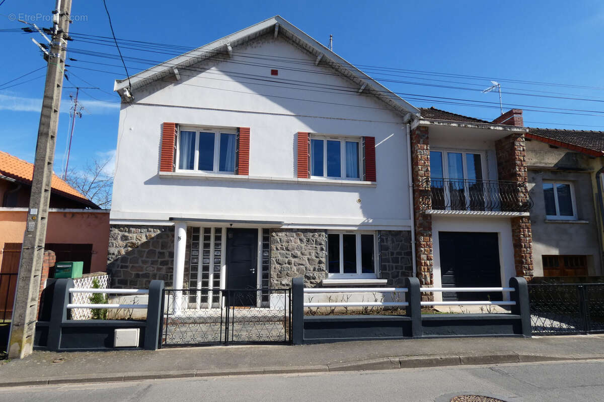 Maison à MONTLUCON