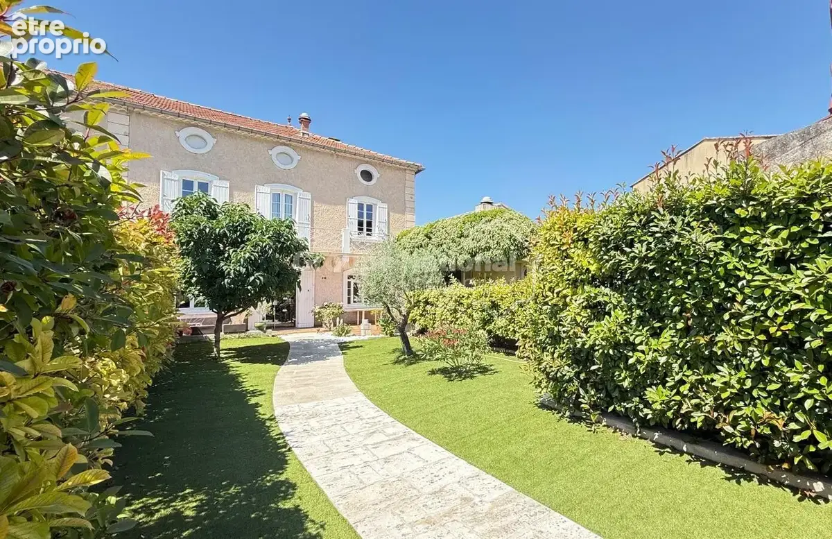 Exclusivité - Maison de maître - Espace et potentiel - photo 2