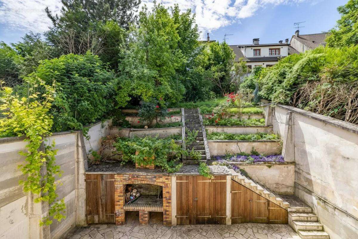 Maison de 9 pièces de 450 m² à Noisy-le-Sec - photo 14