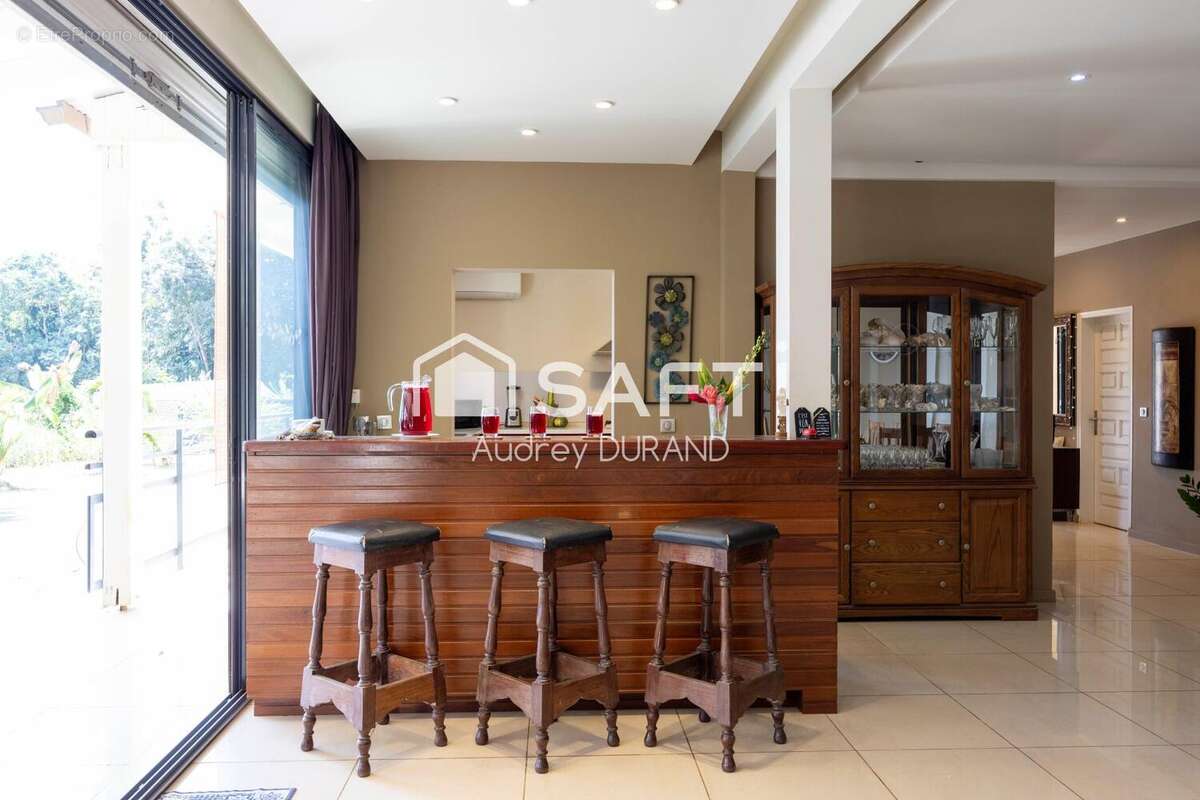 Photo 5 - Maison à REMIRE-MONTJOLY