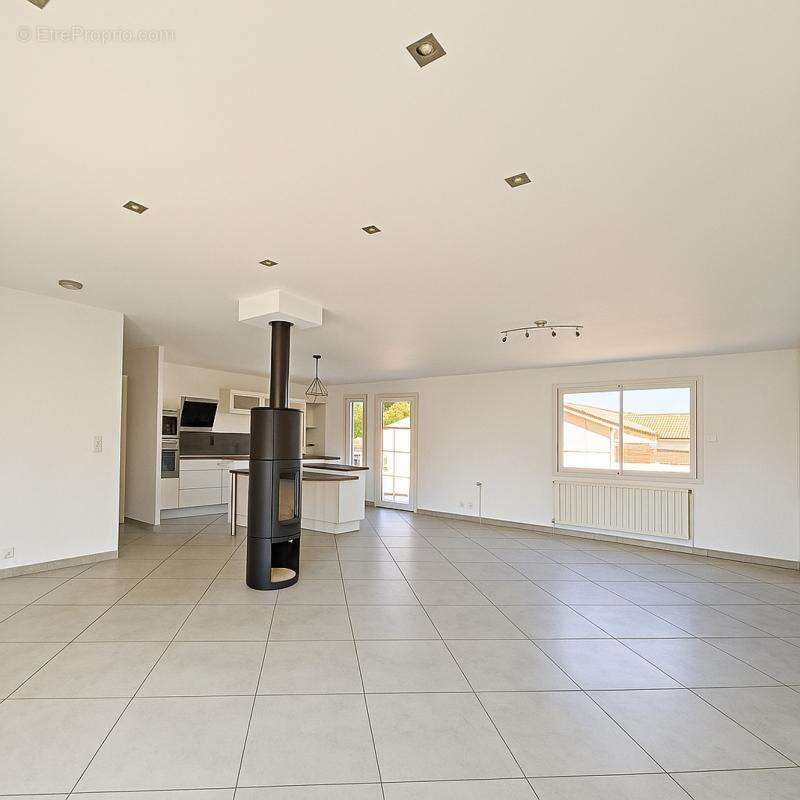 Maison à LA VILLEDIEU-DU-CLAIN