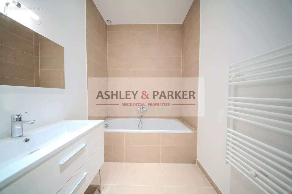 Appartement à LA COLLE-SUR-LOUP