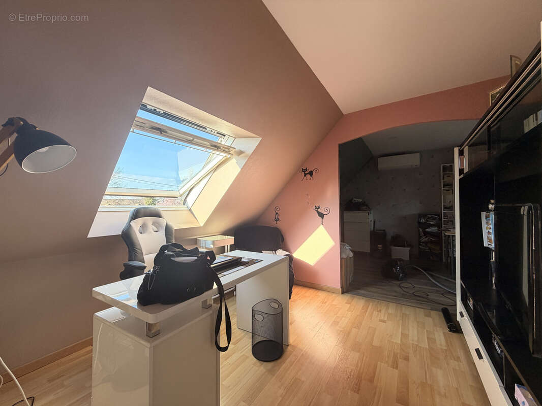 Maison à NEUVILLE-SUR-SARTHE