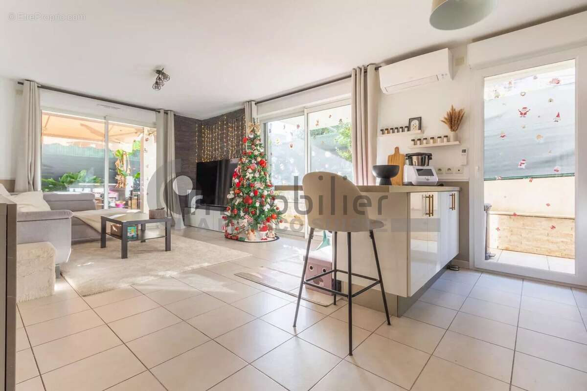 Appartement à SAINT-LAURENT-DU-VAR