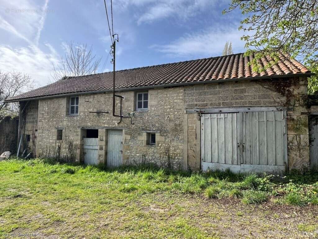 Maison à RUFFEC