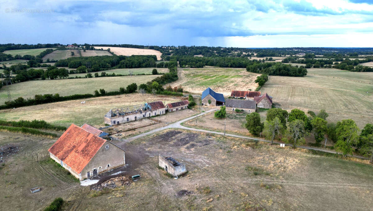 Exploitation agricole d’élevage   108 hectares dans le Boischaut Sud (Indre) - photo 3