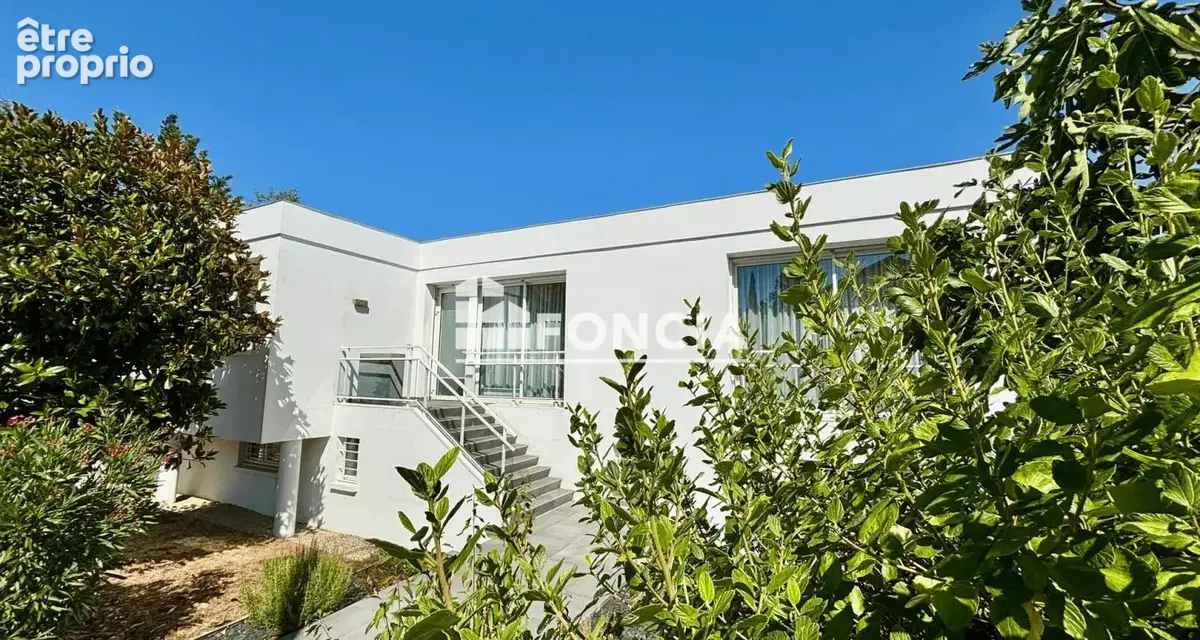 Maison 205 m² à Niort  - photo 23