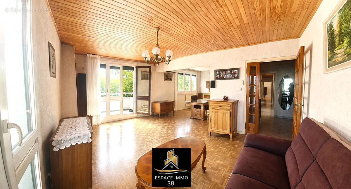 Appartement à LE PONT-DE-CLAIX