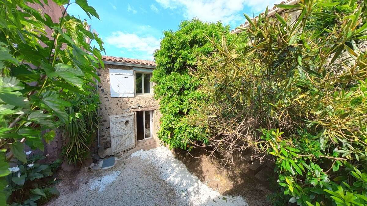 Charmante maison de village de 3 chambres avec cour intérieure, terrasse et garage  Prête à emménager - photo 10