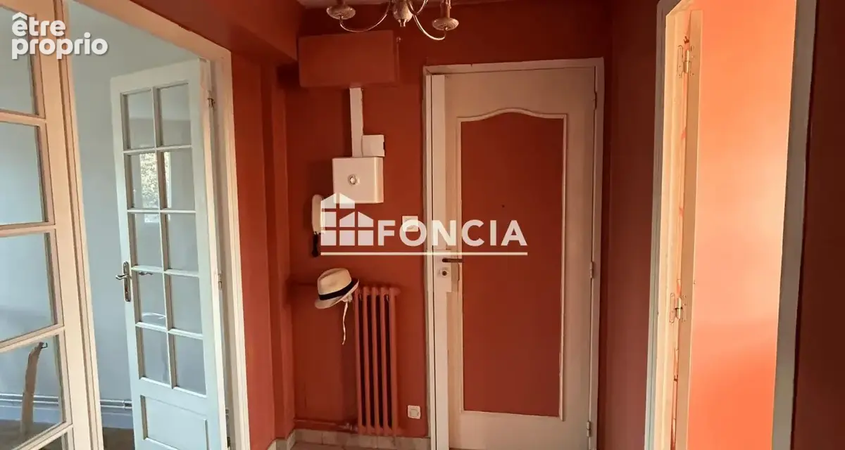 Appartement de Type 4-5 situé au 1er étage sans ascenseur avec balcon et cave en rez-de-chaussée - photo 2