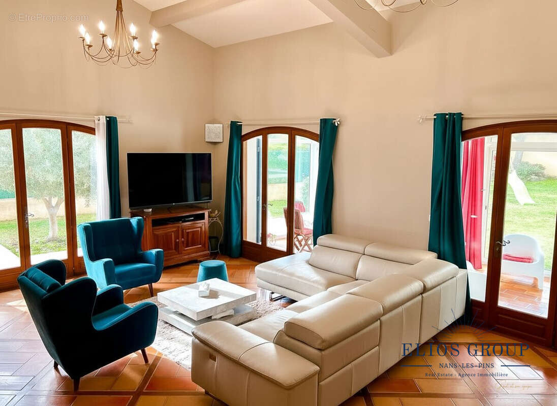Maison à NANS-LES-PINS