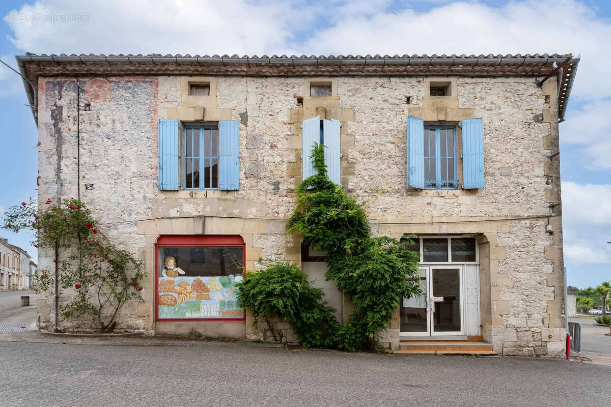 Commercial premises with accommodation - photo 4