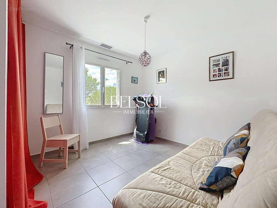 Chambre 1 étage - Maison à SAINT-CYPRIEN