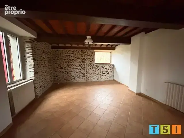 Maison avec dépendances et terrain. - photo 13
