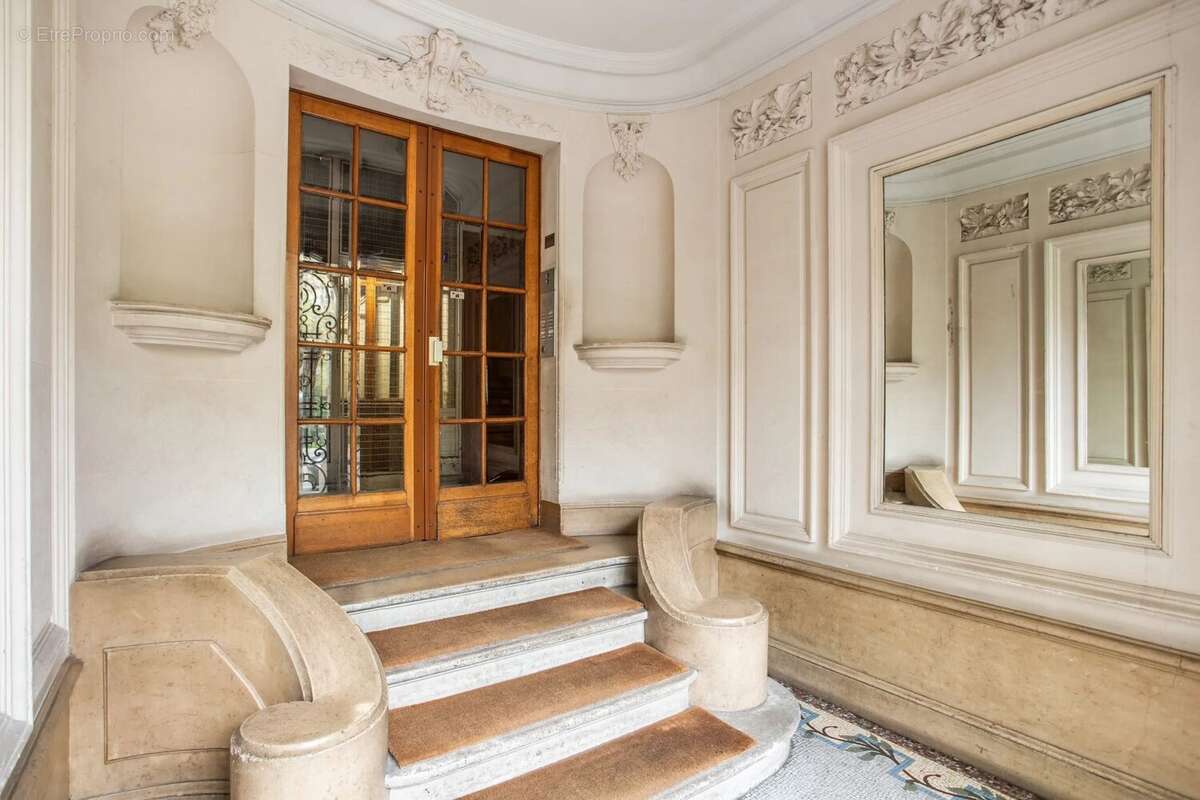 Appartement à PARIS-17E