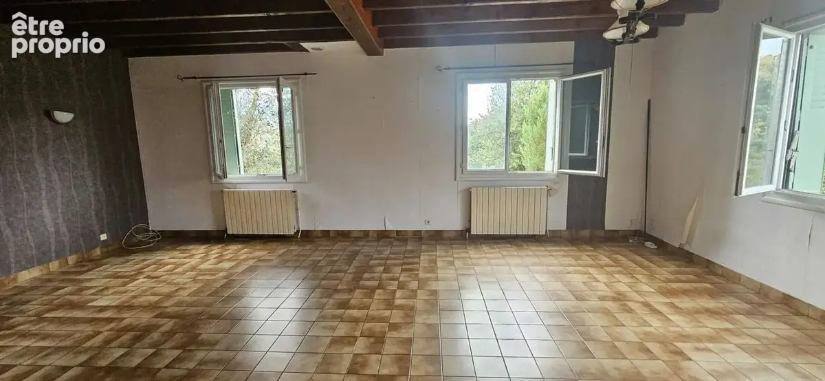 Maison  à rénover avec jardin et garages - photo 2