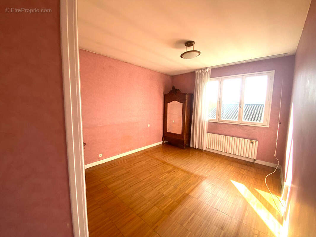 Maison à GENAY