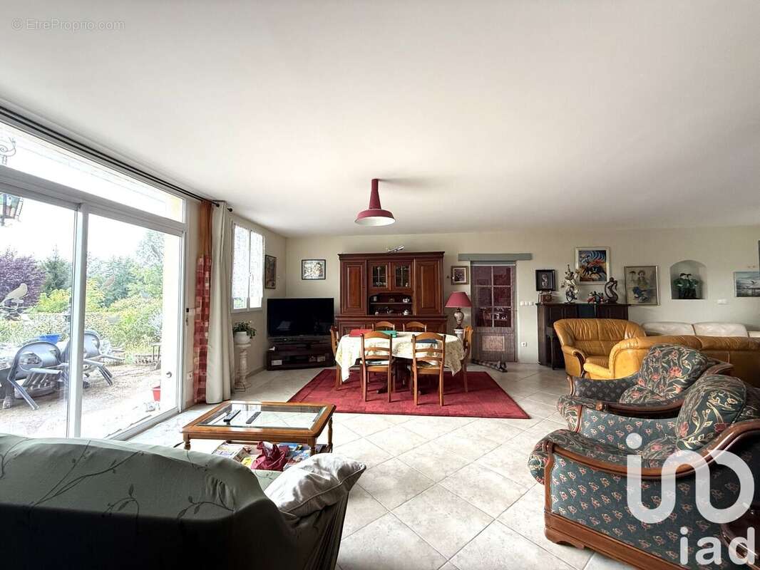 Photo 2 - Maison à SAINT-GEORGES-DE-MONTCLARD