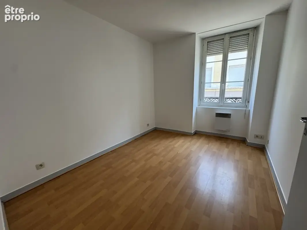 Ensemble immobilier de rapport en centre-ville de Vierzon   commerce loué et fort potentiel locatif - photo 6