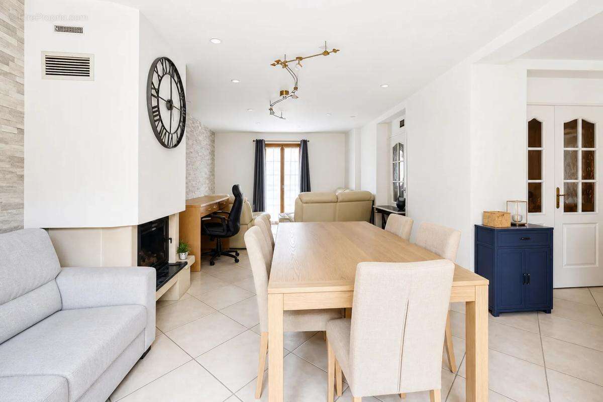 Maison de 6 pièces de 158 m² à Lagny-sur-Marne - photo 2