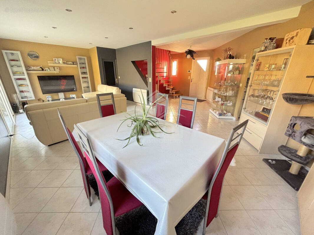 Maison à SAINTE-MAURE-DE-TOURAINE