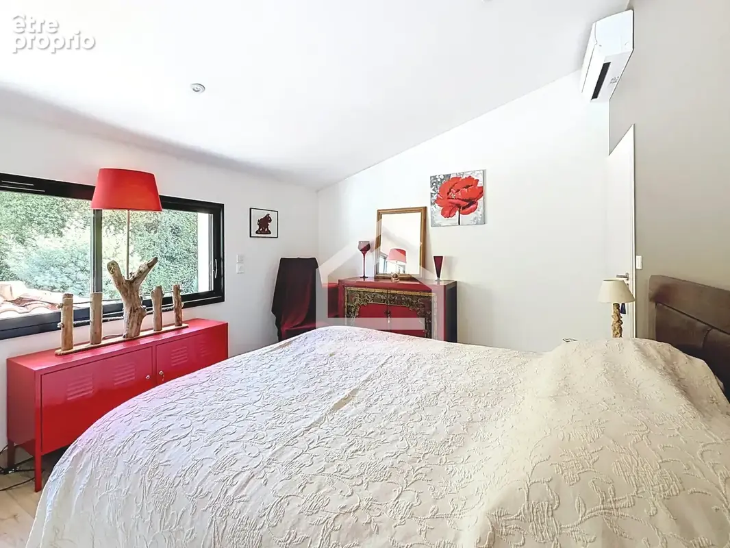 Maison contemporaine de 198 m2, 5 chambres, piscine et double garage - photo 36