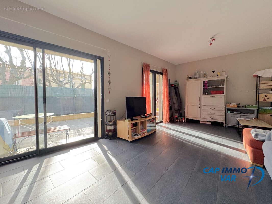 Appartement à SAINT-CYR-SUR-MER