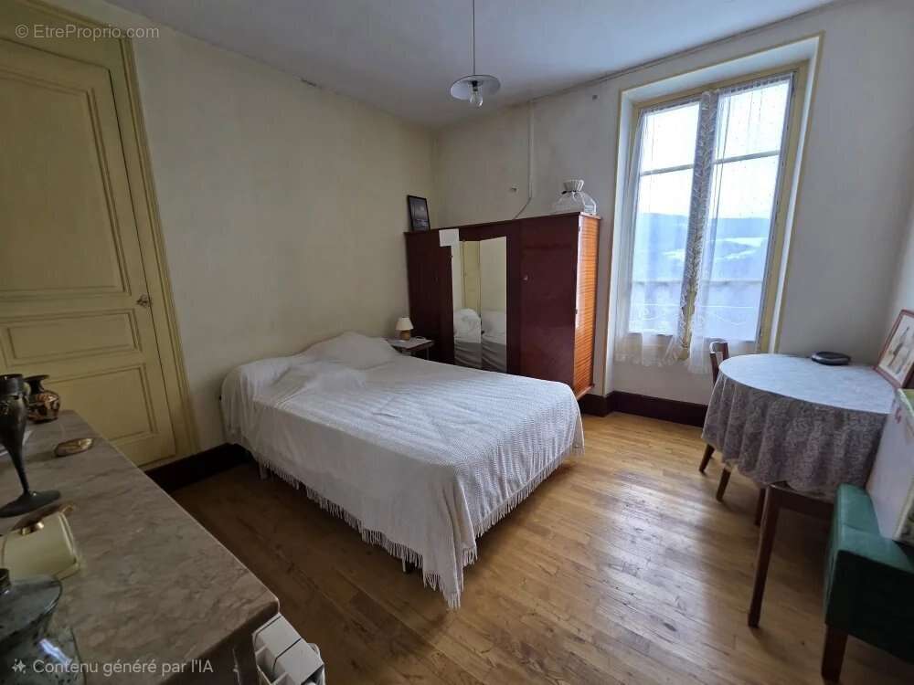 Maison à SAINT-MARTIN-DE-LA-CLUZE