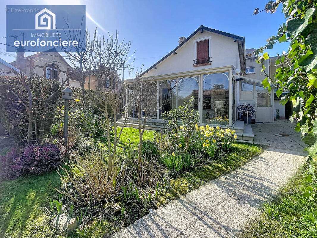 Maison à SAINT-JULIEN-LES-VILLAS