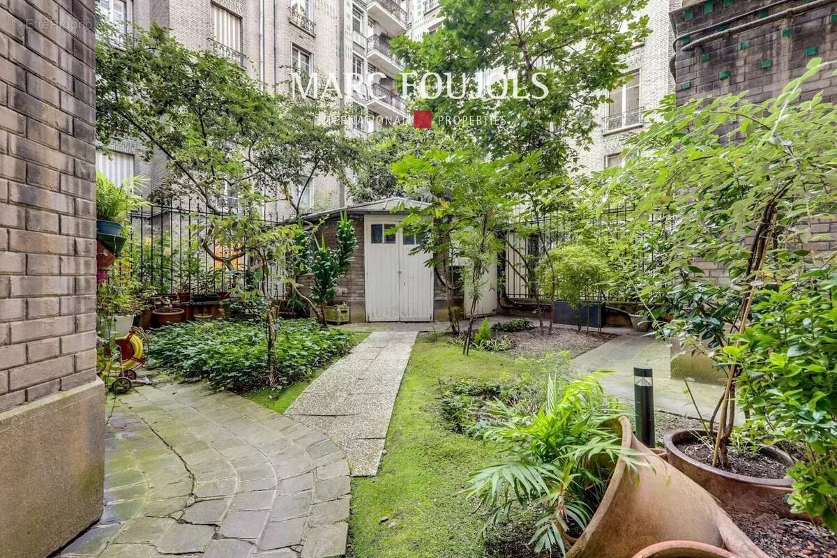 Appartement à PARIS-7E