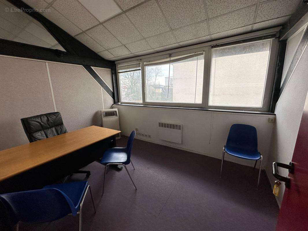 Autre à SAINT-MAUR-DES-FOSSES