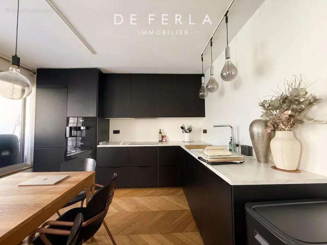 Appartement à PARIS-15E