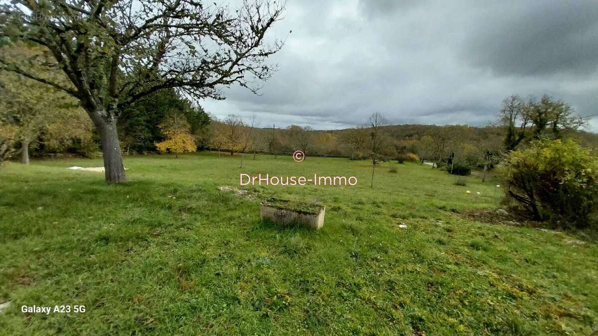 Maison 200 m² à Escamps  - photo 26