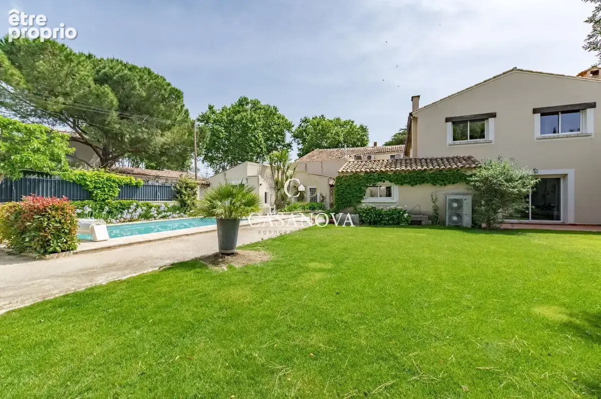 Proche PEZENAS, pièces à vivre 80 m², 6 chambres, beau terrain avec piscine, garage, dependances - photo 3
