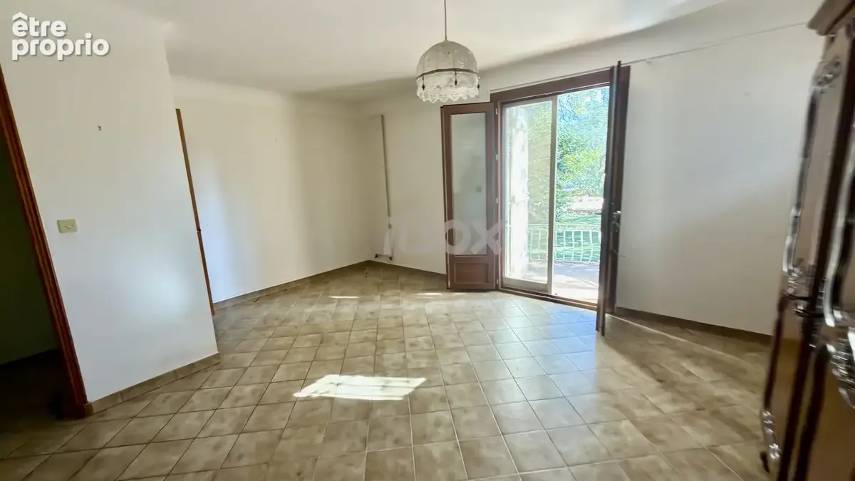 GONFARON- Maison sur un terrain de 16 000m2, nombreuses dépendances - photo 16