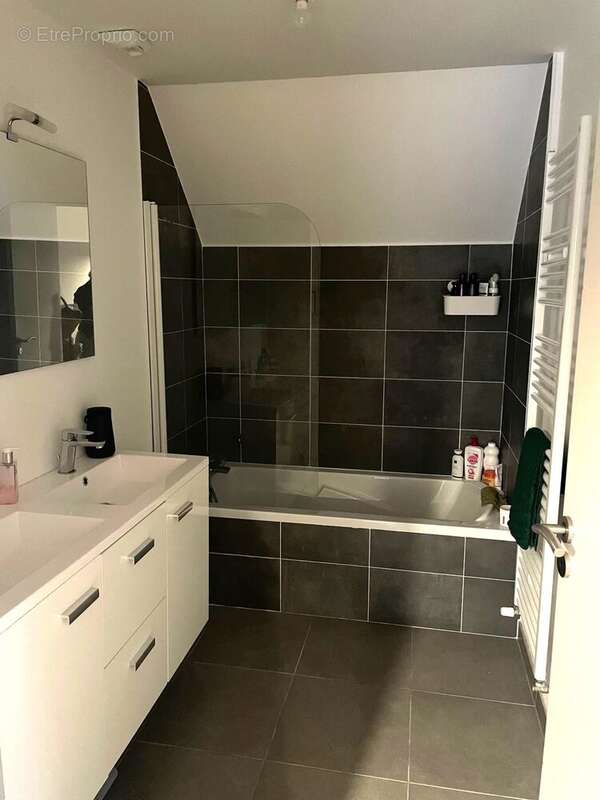 Appartement à CINTRE