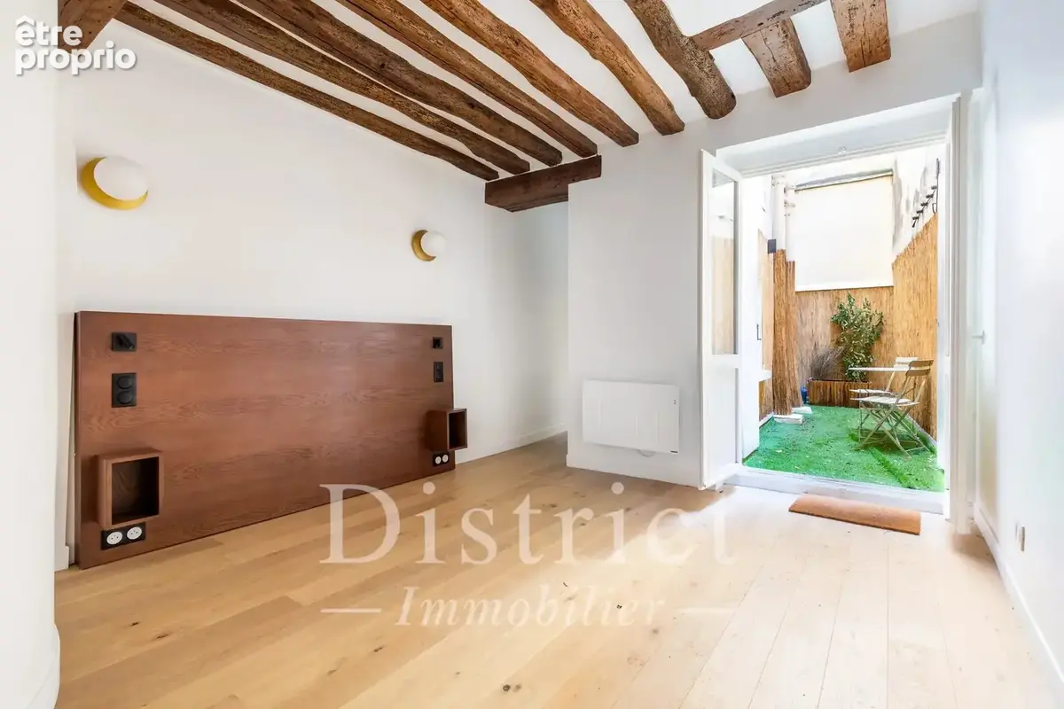 Hôtel de Ville - Rambuteau / Appartement rénové de 45 m² avec terrasse - photo 5