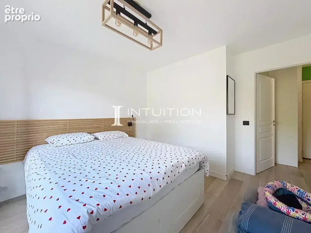 Golfe-Juan : Vaste appartement rez-de-jardin dans un immeuble de standing avec piscine - photo 13