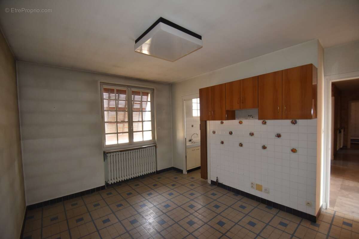 LA CLAYETTE - maison 156m² - avec entrepôt de 210m² sur terrain 3930m² - photo 3