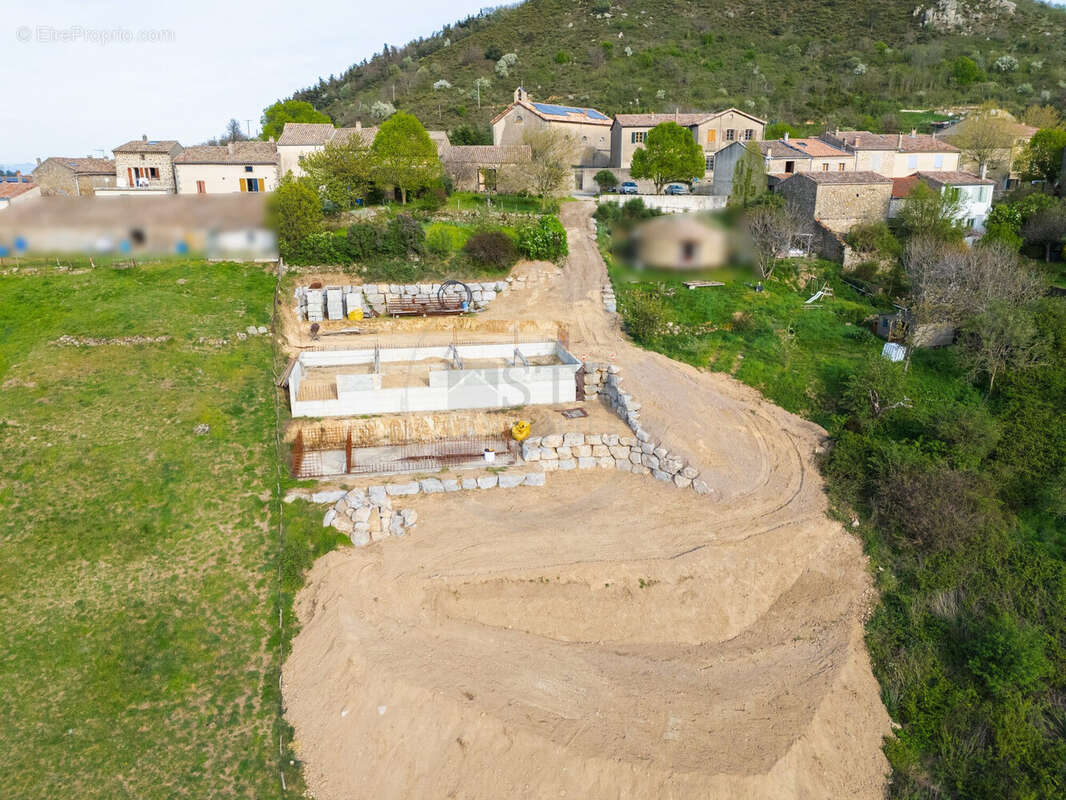 Terrain à SAINT-CIERGE-LA-SERRE