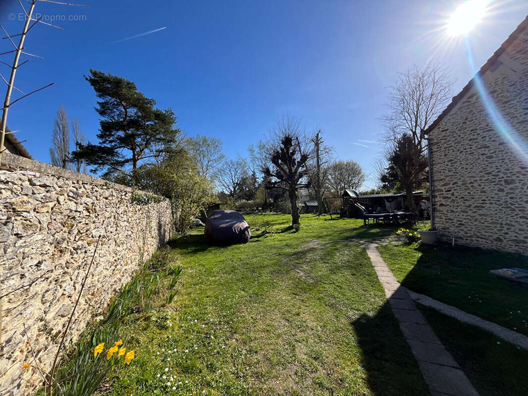 Maison à VIEILLE-EGLISE-EN-YVELINES