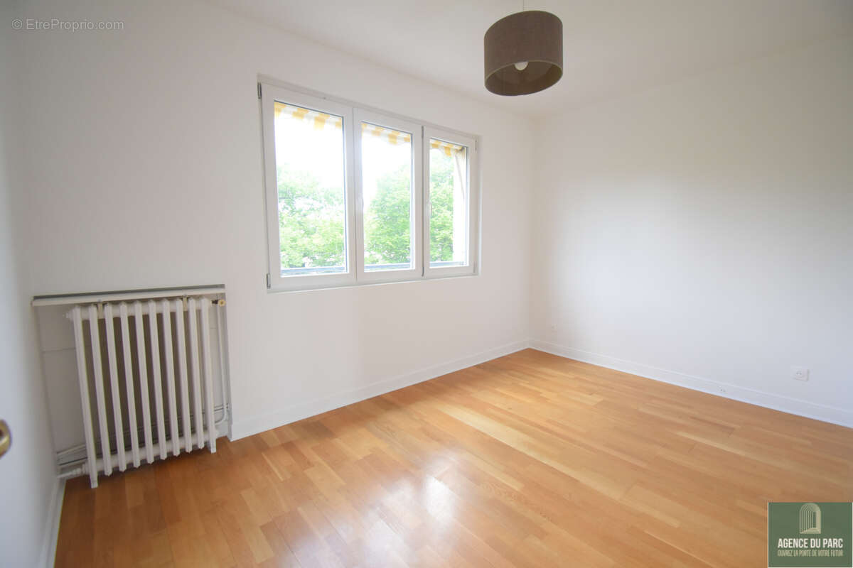 Appartement à VILLE-D'AVRAY