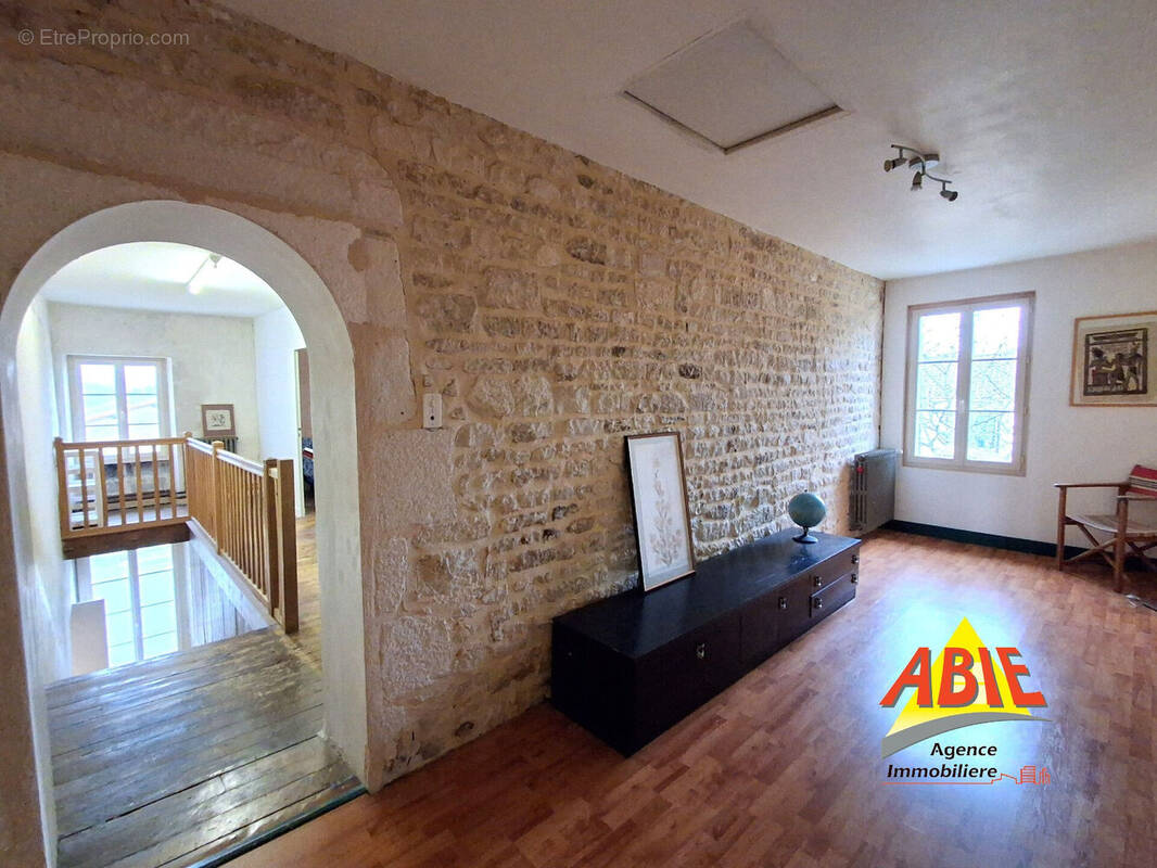 Photo 1 - Maison à VOUILLE