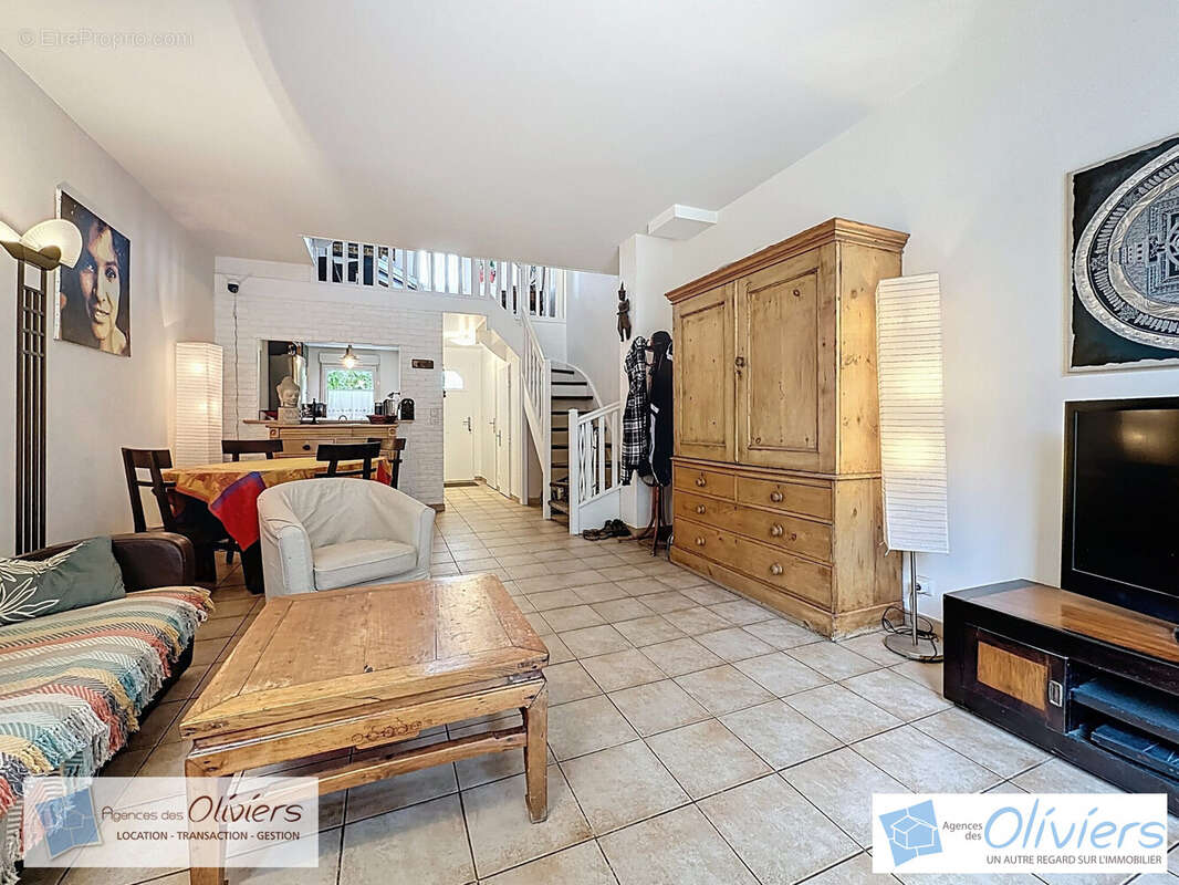 Appartement à VOISINS-LE-BRETONNEUX