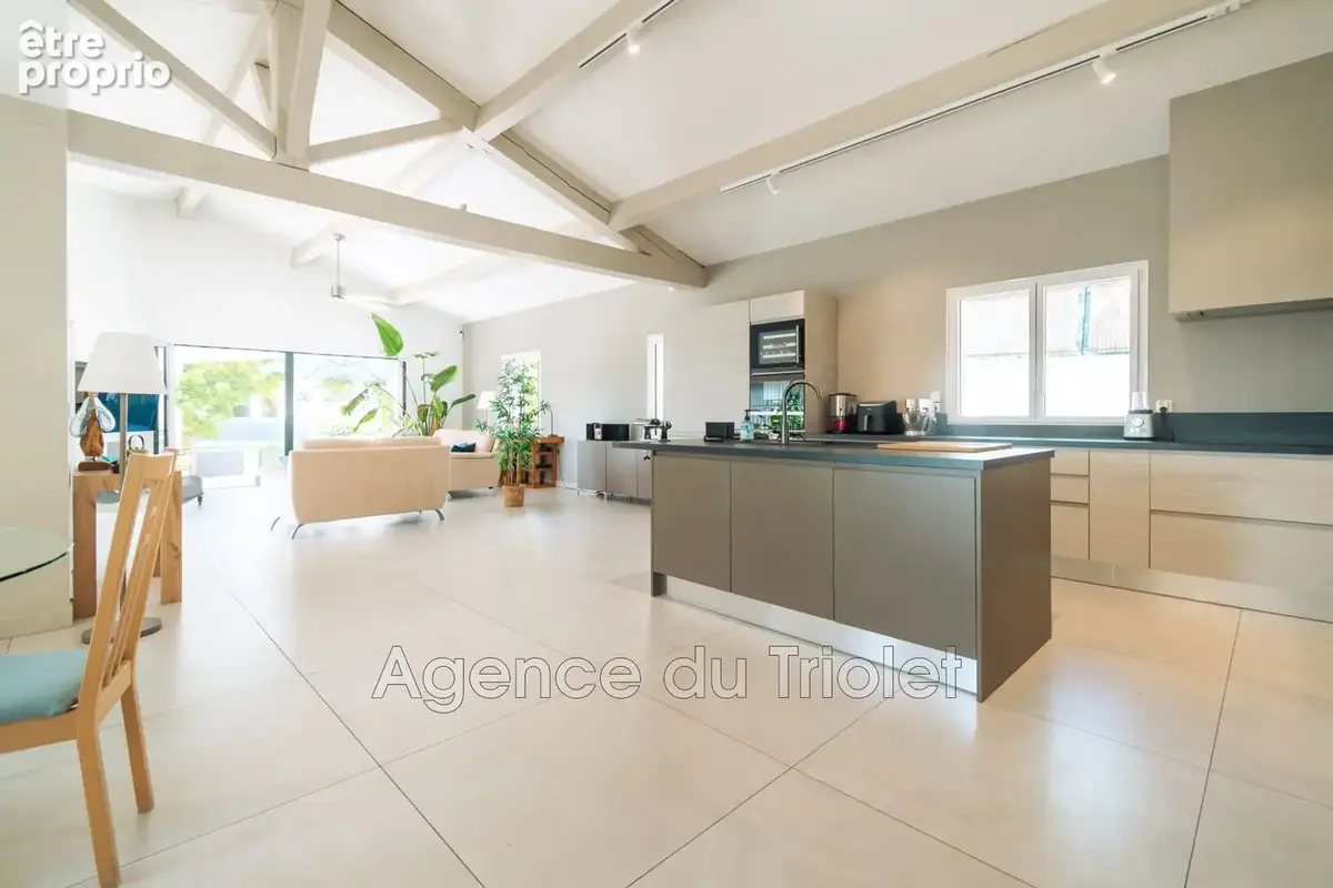 Maison 7 pièces 218 m² à vendre à Saint-Clement-De-Riviere (34980) - photo 3