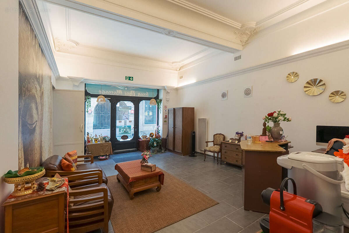 CARCASSONNE - BASTIDE SAINT-LOUIS Workshop de  98m² avec boutique et appartement T2 bis - photo 4