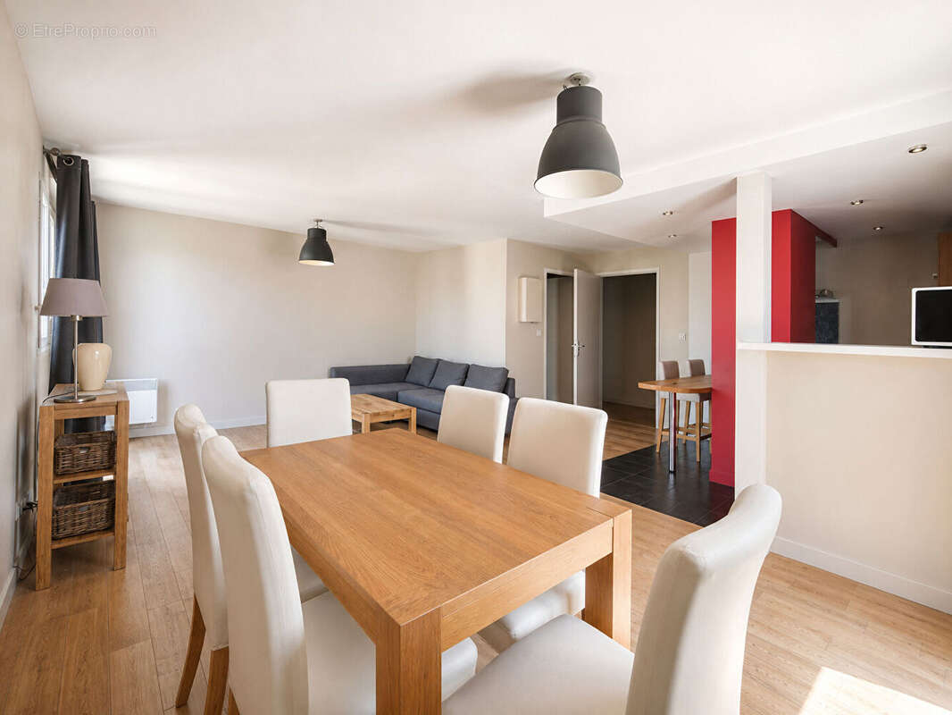TOURS HYPERCENTRE Élégant appartement de 66 m² avec parking, à deux pas de la gare TGV, bus, tramway, commerces, écoles... - photo 2